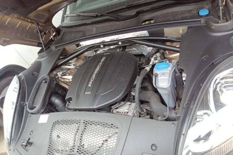 Used Porsche Macan 2017 Macan 2.0T Engine Bay
