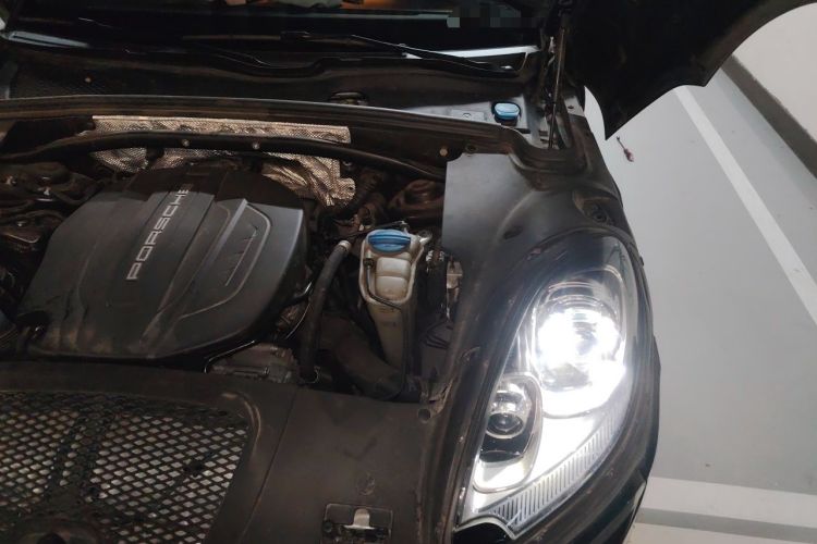 Used Porsche Macan 2017 Macan 2.0T Engine Bay Left