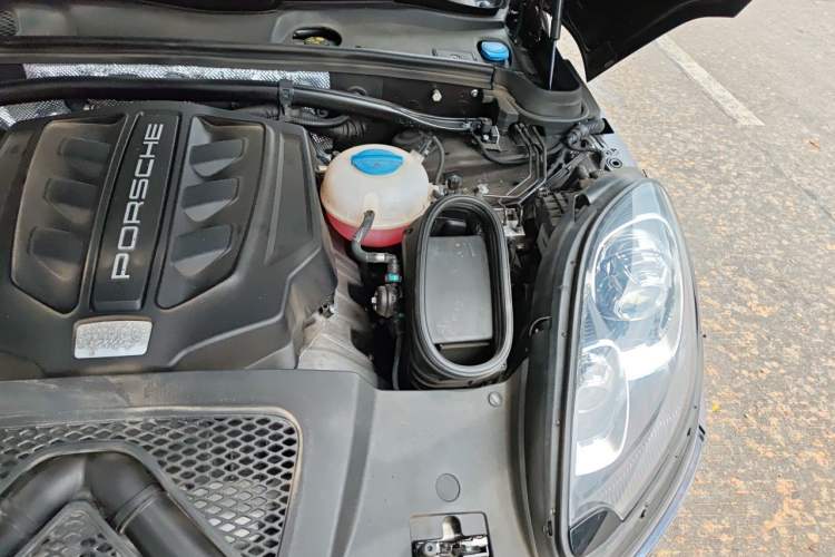 Used Porsche Macan 2017 Macan S 3.0T Engine Bay Left