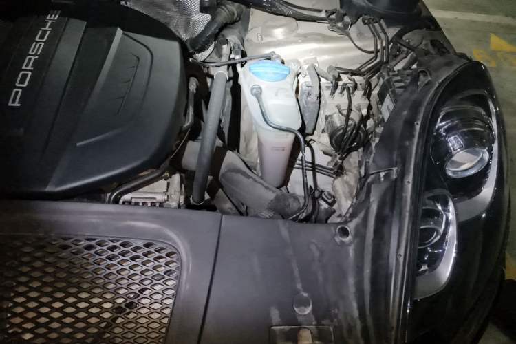 Used Porsche Macan 2017 Macan 2.0T Engine Bay Left