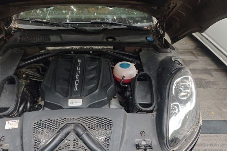 Used Porsche Macan 2017 Macan S 3.0T Engine Bay Left
