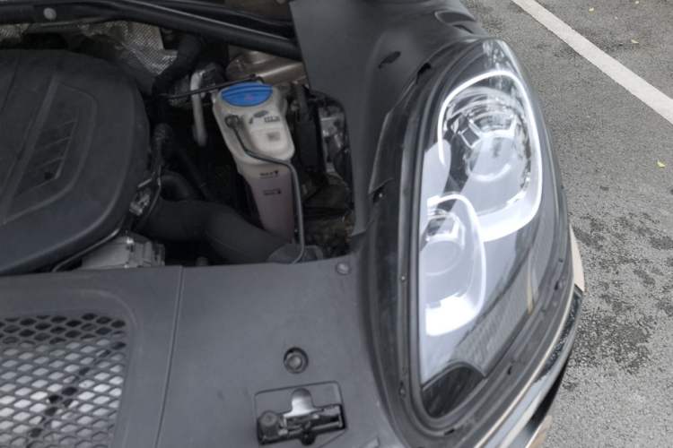 Used Porsche Macan 2017 Macan 2.0T Engine Bay Left