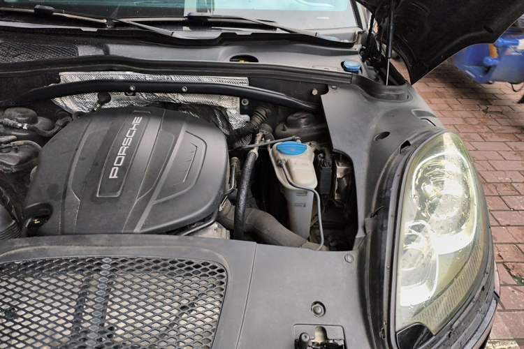 Used Porsche Macan 2017 Macan 2.0T Engine Bay Left