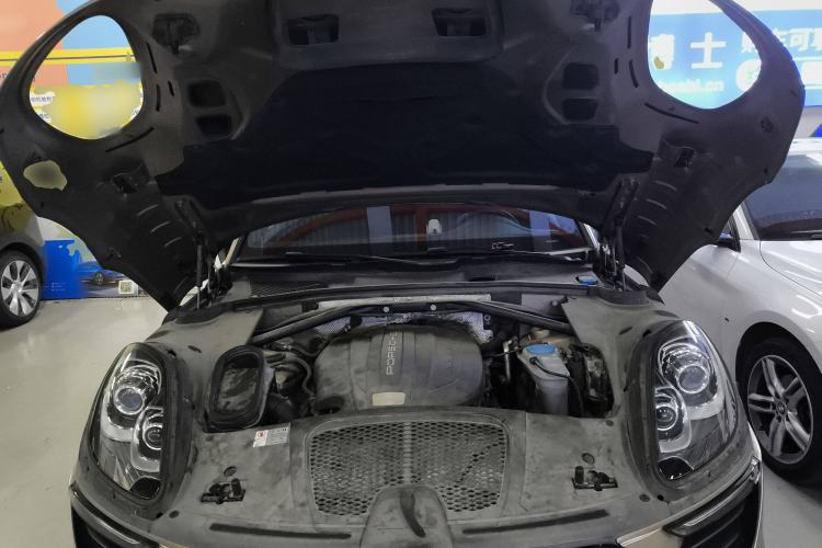 Used Porsche Macan 2017 Macan 2.0T Engine Bay