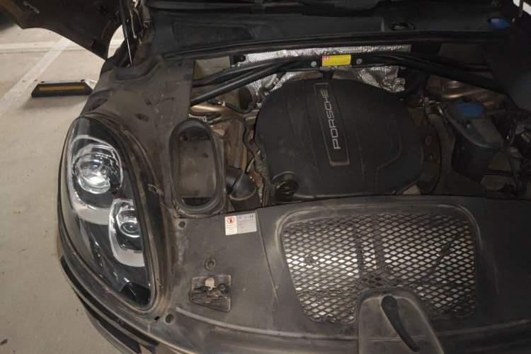 Used Porsche Macan 2017 Macan 2.0T Engine Bay Right