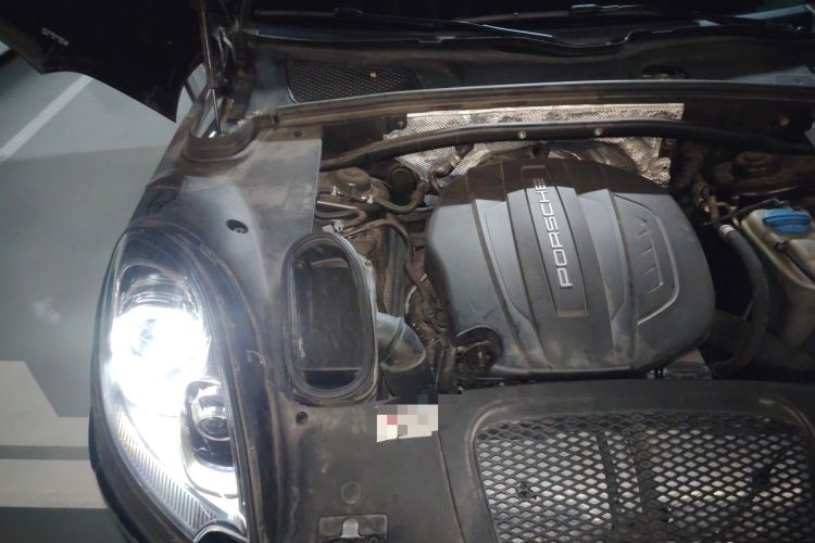 Used Porsche Macan 2017 Macan 2.0T Engine Bay Right