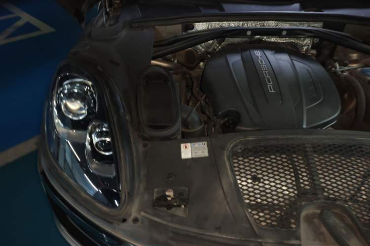 Used Porsche Macan 2017 Macan 2.0T Engine Bay Right