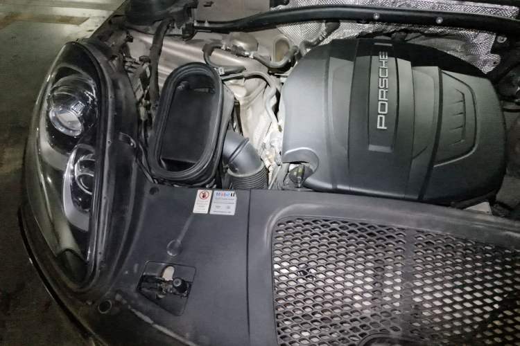 Used Porsche Macan 2017 Macan 2.0T Engine Bay Right