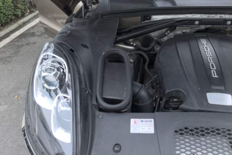 Used Porsche Macan 2017 Macan 2.0T Engine Bay Right