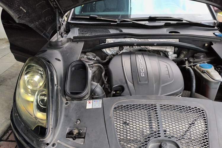 Used Porsche Macan 2017 Macan 2.0T Engine Bay Right
