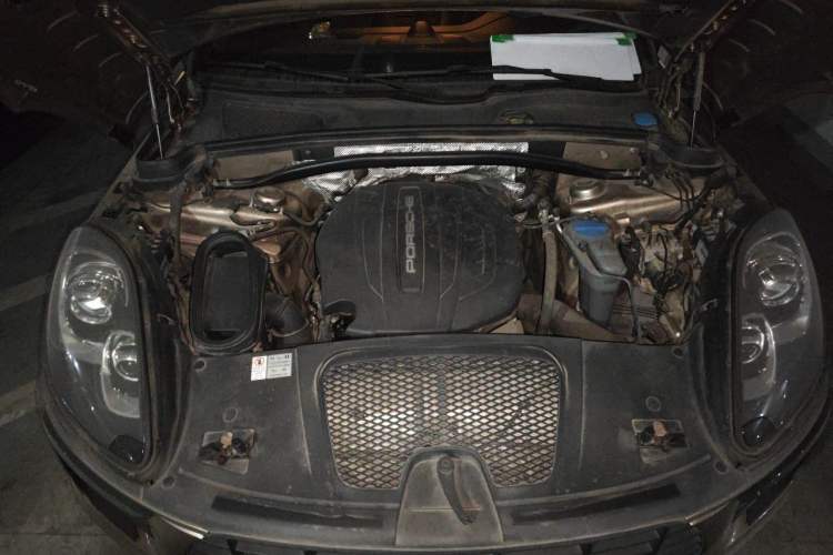 Used Porsche Macan 2017 Macan 2.0T Engine Bay