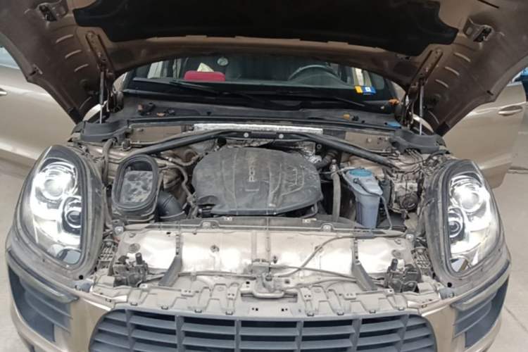 Used Porsche Macan 2017 Macan 2.0T Engine Bay