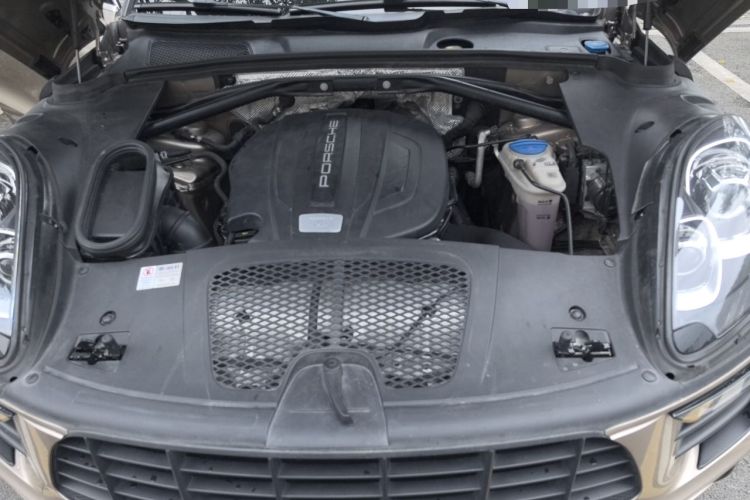 Used Porsche Macan 2017 Macan 2.0T Engine Bay