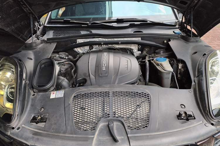 Used Porsche Macan 2017 Macan 2.0T Engine Bay