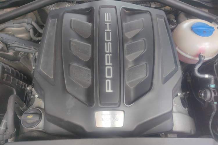 Used Porsche Macan 2017 Macan GTS 3.0T Engine Bay