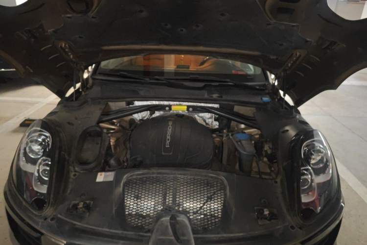 Used Porsche Macan 2017 Macan 2.0T Engine Bay