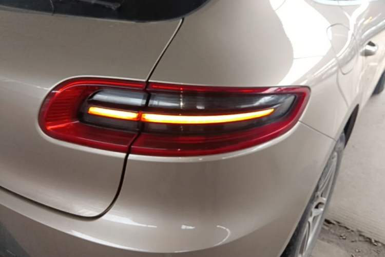Used Porsche Macan 2017 Macan 2.0T Exterior 3