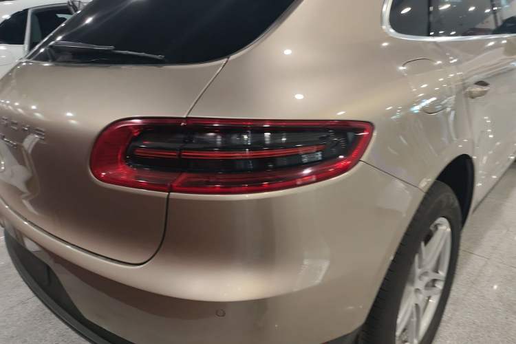 Used Porsche Macan 2017 Macan 2.0T Exterior 6