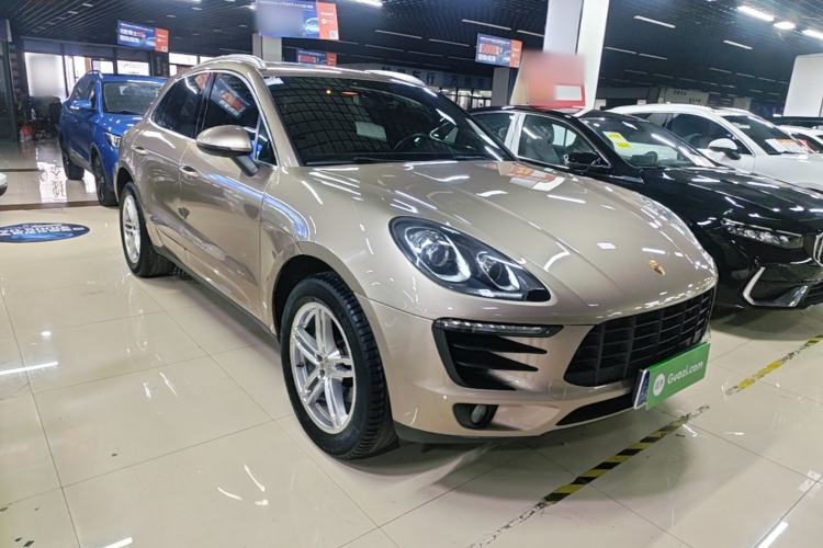 Used Porsche Macan 2017 Macan 2.0T Front Right 45 Deg