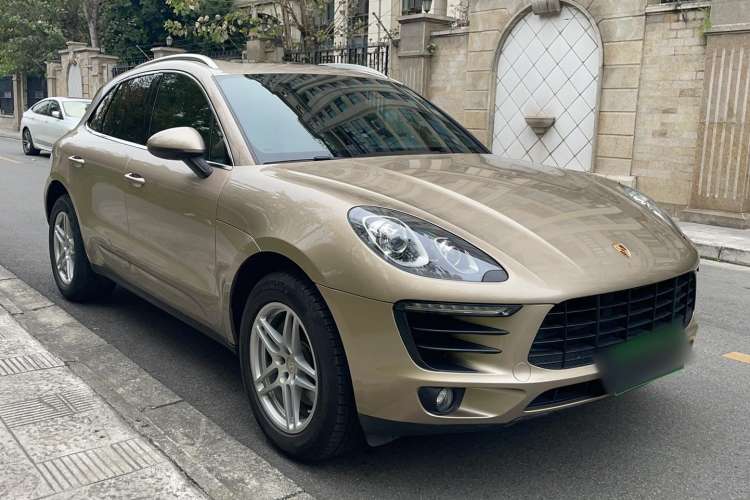Used Porsche Macan 2017 Macan 2.0T Front Right 45 Deg