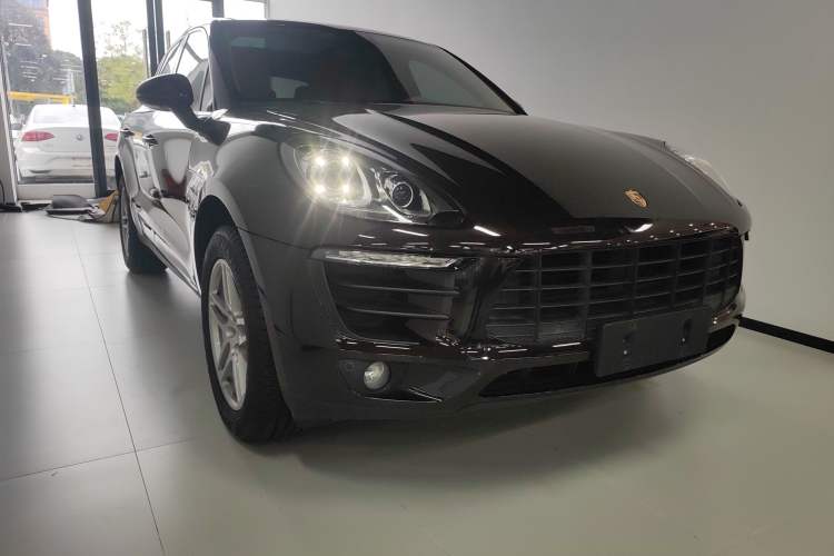 Used Porsche Macan 2017 Macan 2.0T Front Right 45 Deg