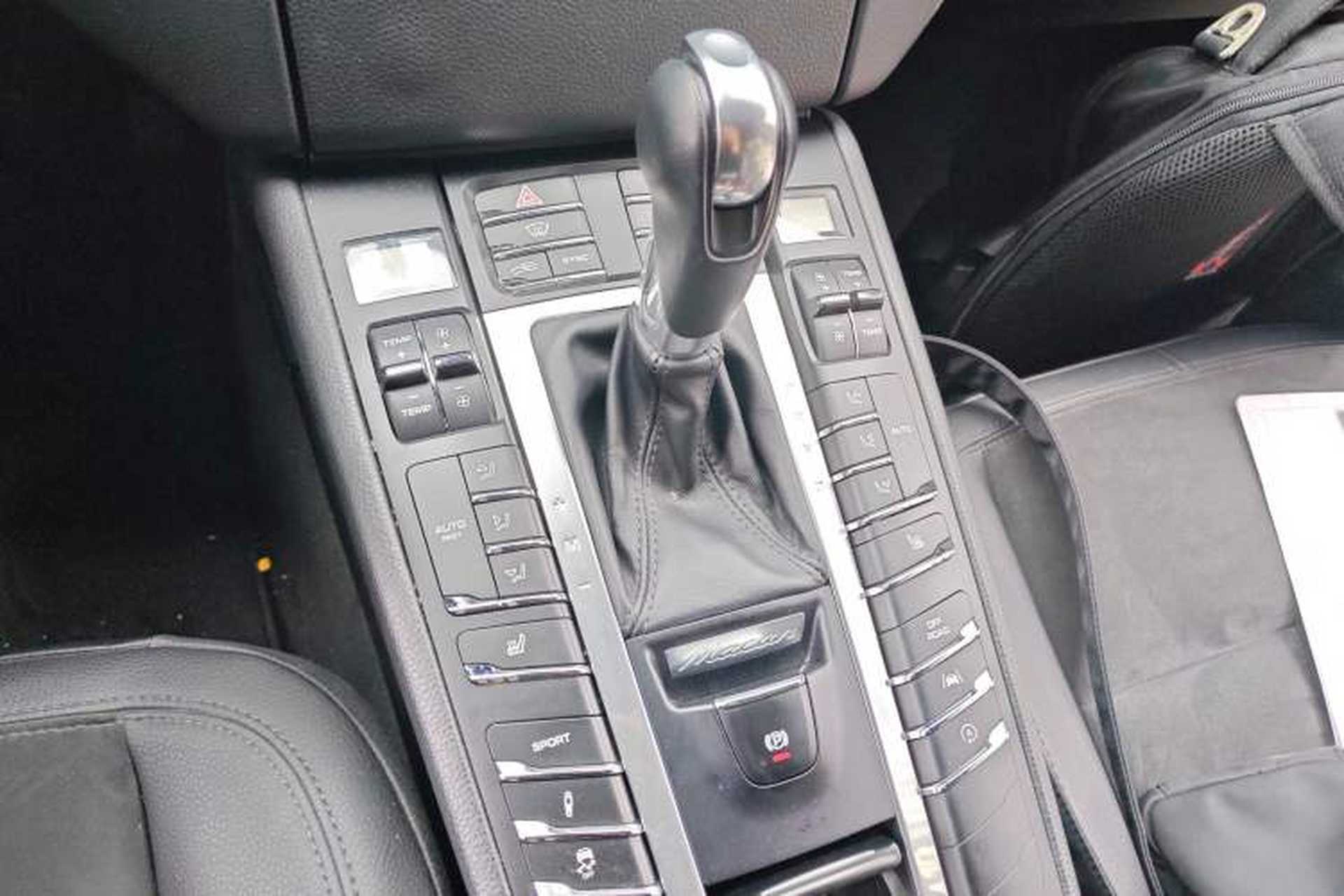 Used Porsche Macan 2017 Macan 2.0T Gear Lever