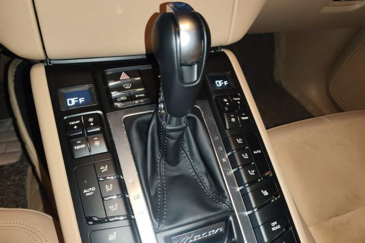 Used Porsche Macan 2017 Macan 2.0T Gear Lever