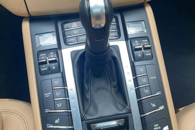 Used Porsche Macan 2017 Macan 2.0T Gear Lever