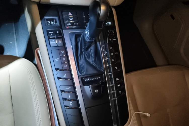 Used Porsche Macan 2017 Macan 2.0T Gear Lever