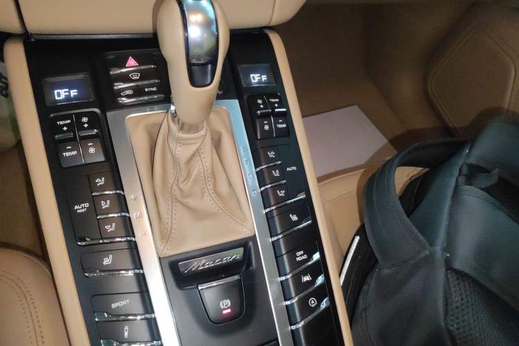 Used Porsche Macan 2017 Macan 2.0T Gear Lever