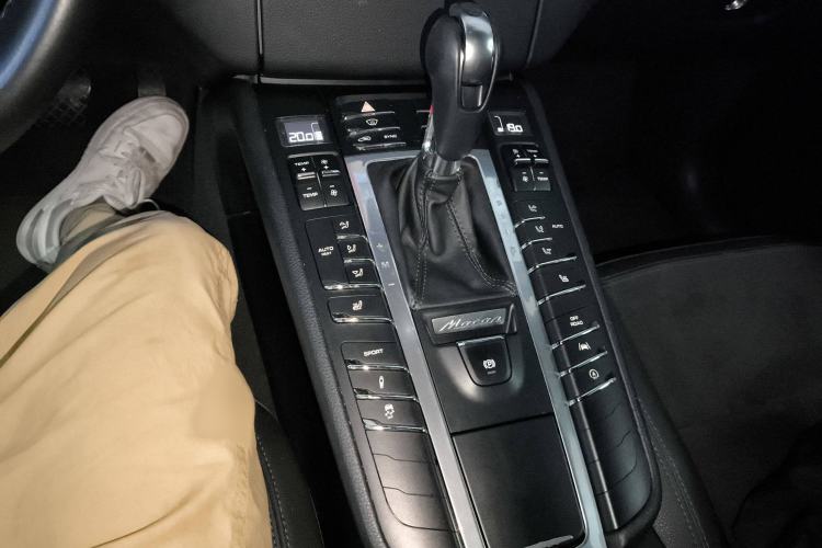 Used Porsche Macan 2017 Macan 2.0T Gear Lever