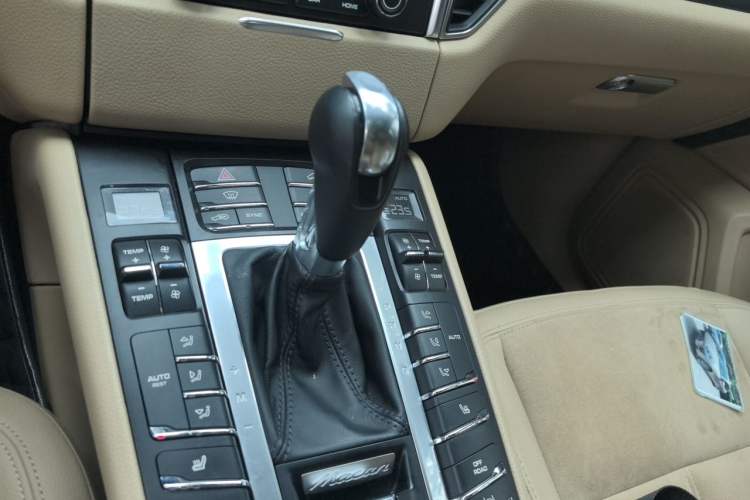 Used Porsche Macan 2017 Macan 2.0T Gear Lever