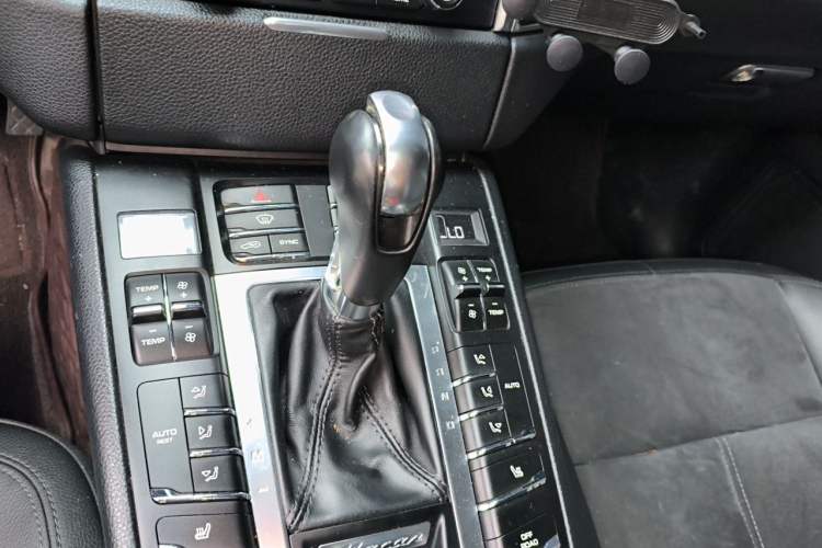 Used Porsche Macan 2017 Macan 2.0T Gear Lever