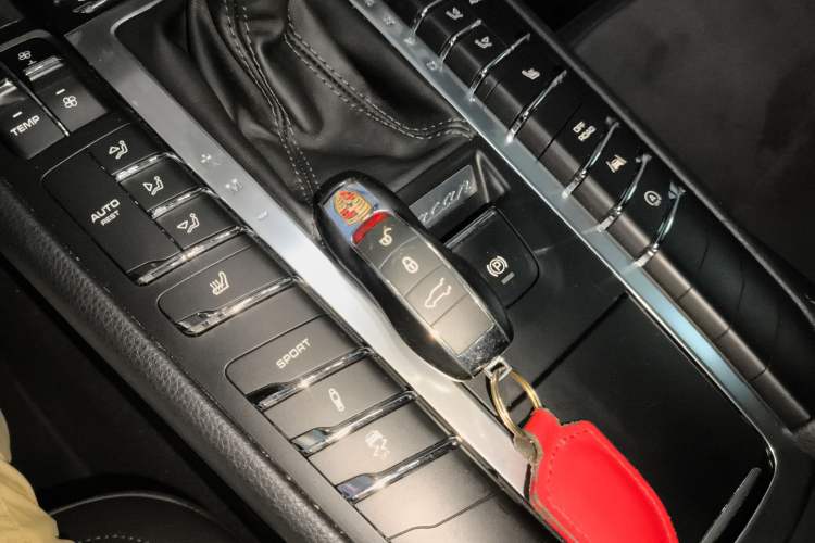 Used Porsche Macan 2017 Macan 2.0T Interior 1