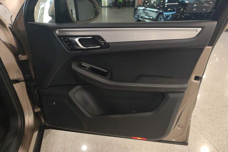 Used Porsche Macan 2017 Macan 2.0T Interior 5