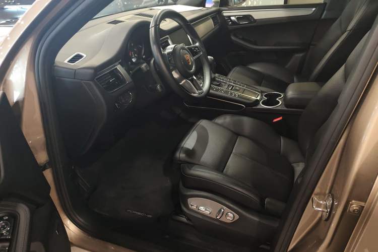 Used Porsche Macan 2017 Macan 2.0T Left Front Seat