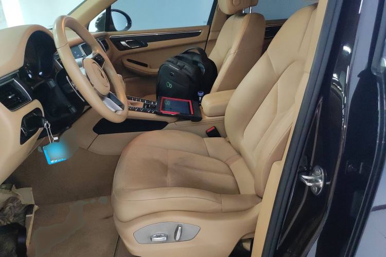 Used Porsche Macan 2017 Macan 2.0T Left Front Seat