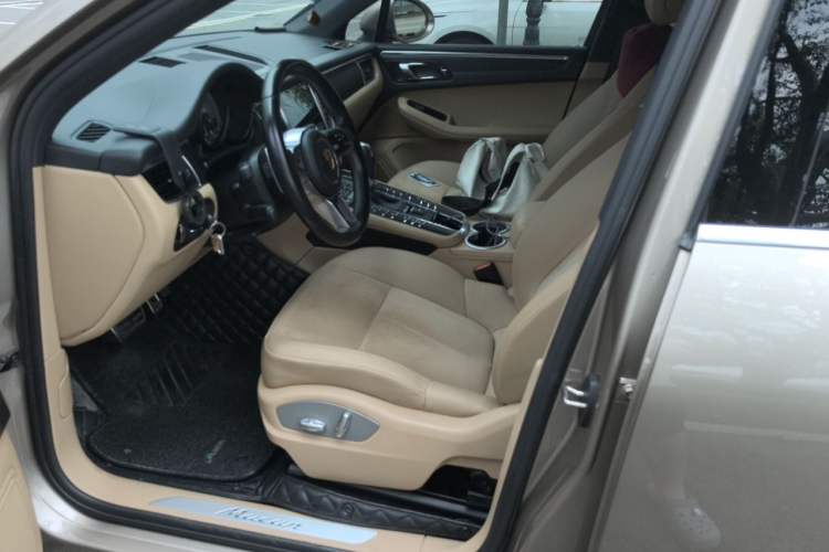 Used Porsche Macan 2017 Macan 2.0T Left Front Seat
