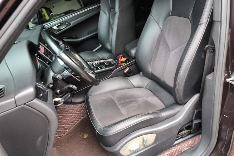 Used Porsche Macan 2017 Macan 2.0T Left Front Seat
