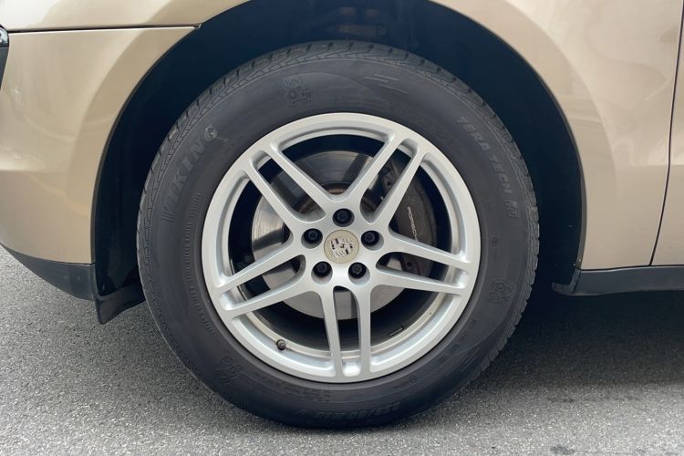 Used Porsche Macan 2017 Macan 2.0T Left Front Wheel Hub