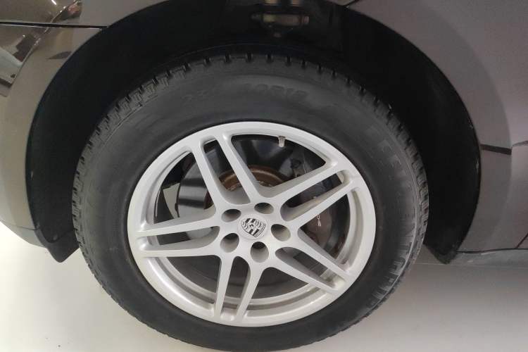 Used Porsche Macan 2017 Macan 2.0T Left Front Wheel Hub