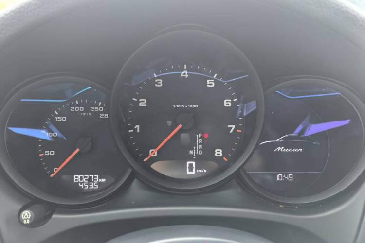 Used Porsche Macan 2017 Macan 2.0T Odometer Close Up