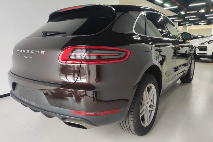 Used Porsche Macan 2017 Macan 2.0T Rear Right 45 Deg