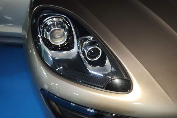 Used Porsche Macan 2017 Macan 2.0T Right Front Headlight