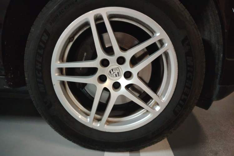 Used Porsche Macan 2017 Macan 2.0T Right Front Wheel Hub