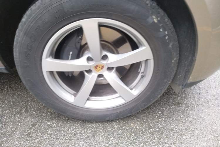 Used Porsche Macan 2017 Macan 2.0T Right Front Wheel Hub