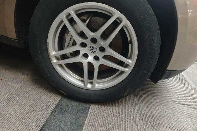 Used Porsche Macan 2017 Macan S 3.0T Right Front Wheel Hub