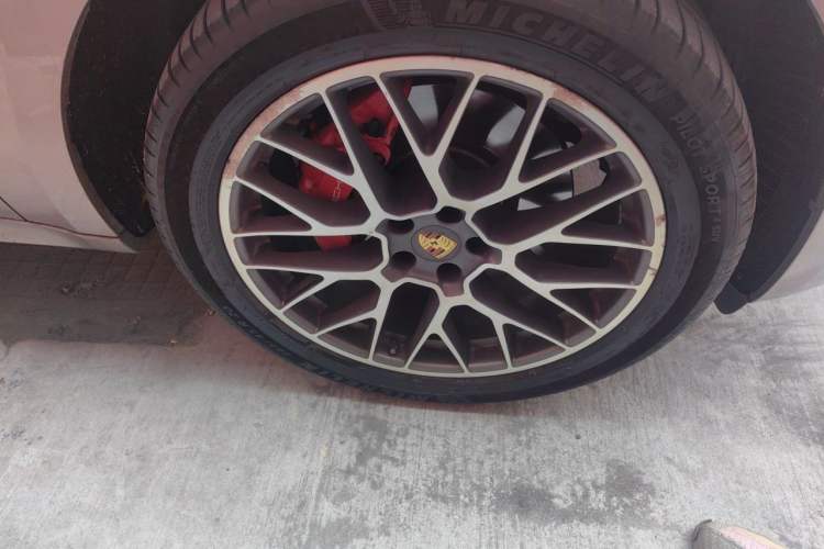 Used Porsche Macan 2017 Macan GTS 3.0T Right Front Wheel Hub