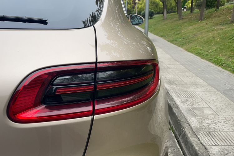 Used Porsche Macan 2017 Macan 2.0T Right Rear Taillight