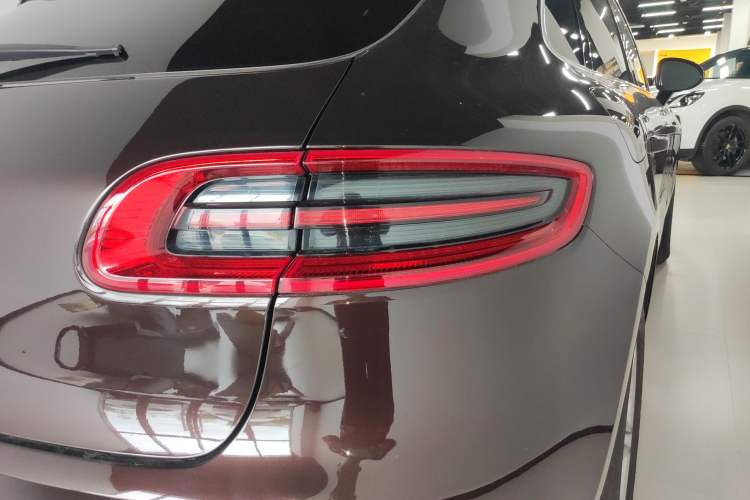 Used Porsche Macan 2017 Macan 2.0T Right Rear Taillight